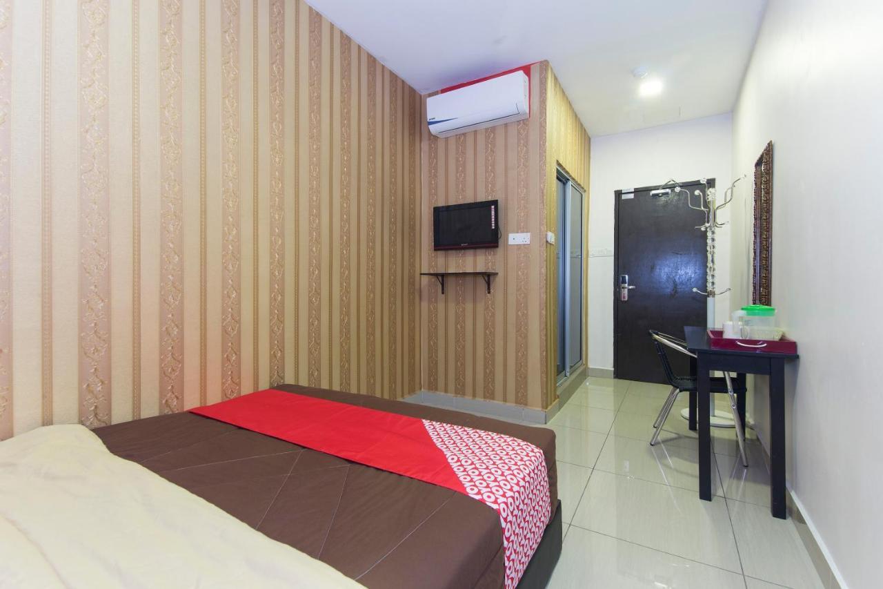 Night Queen Hotel Sepang Exterior photo