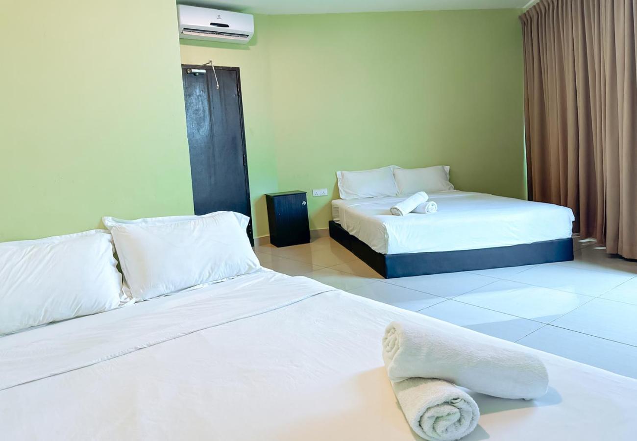 Night Queen Hotel Sepang Exterior photo