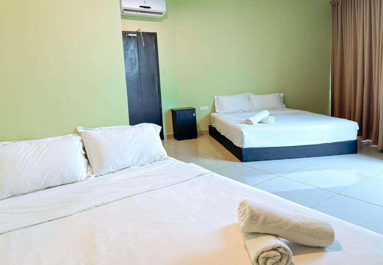 Night Queen Hotel Sepang Exterior photo