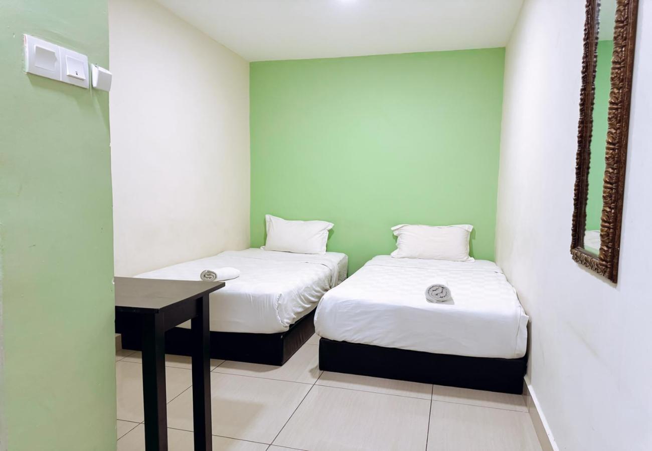 Night Queen Hotel Sepang Exterior photo