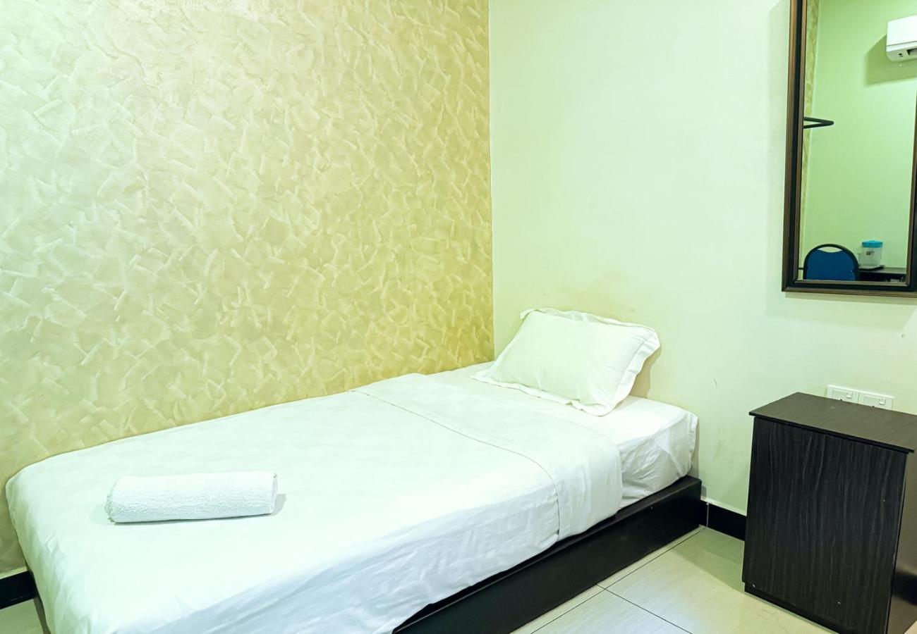 Night Queen Hotel Sepang Exterior photo