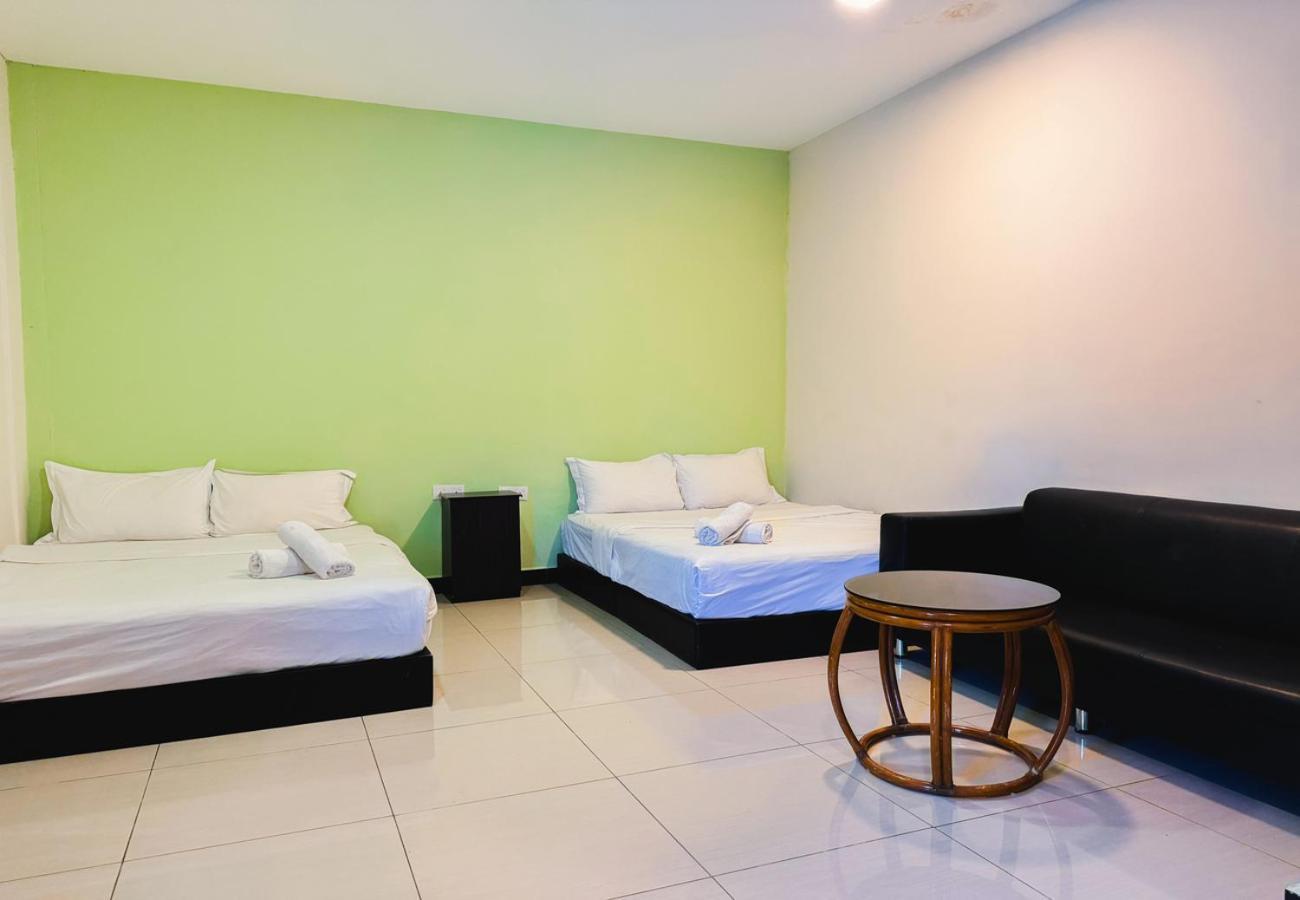 Night Queen Hotel Sepang Exterior photo