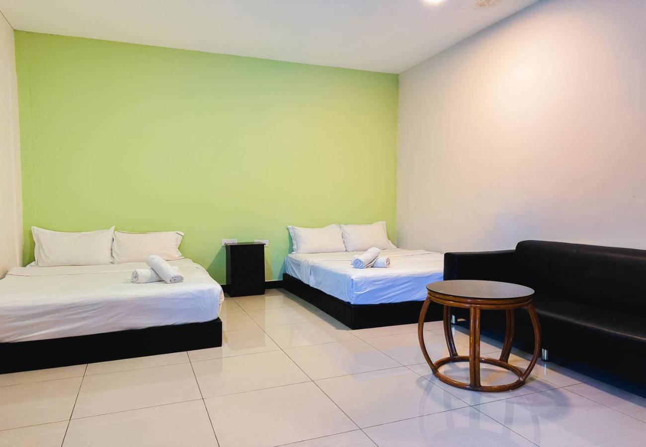 Night Queen Hotel Sepang Exterior photo
