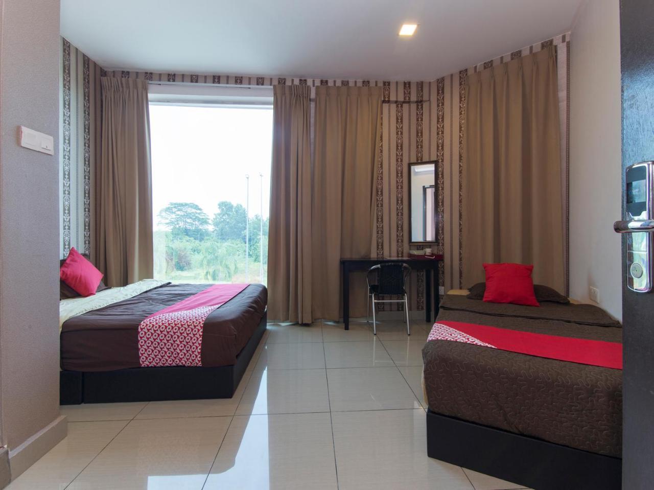 Night Queen Hotel Sepang Exterior photo