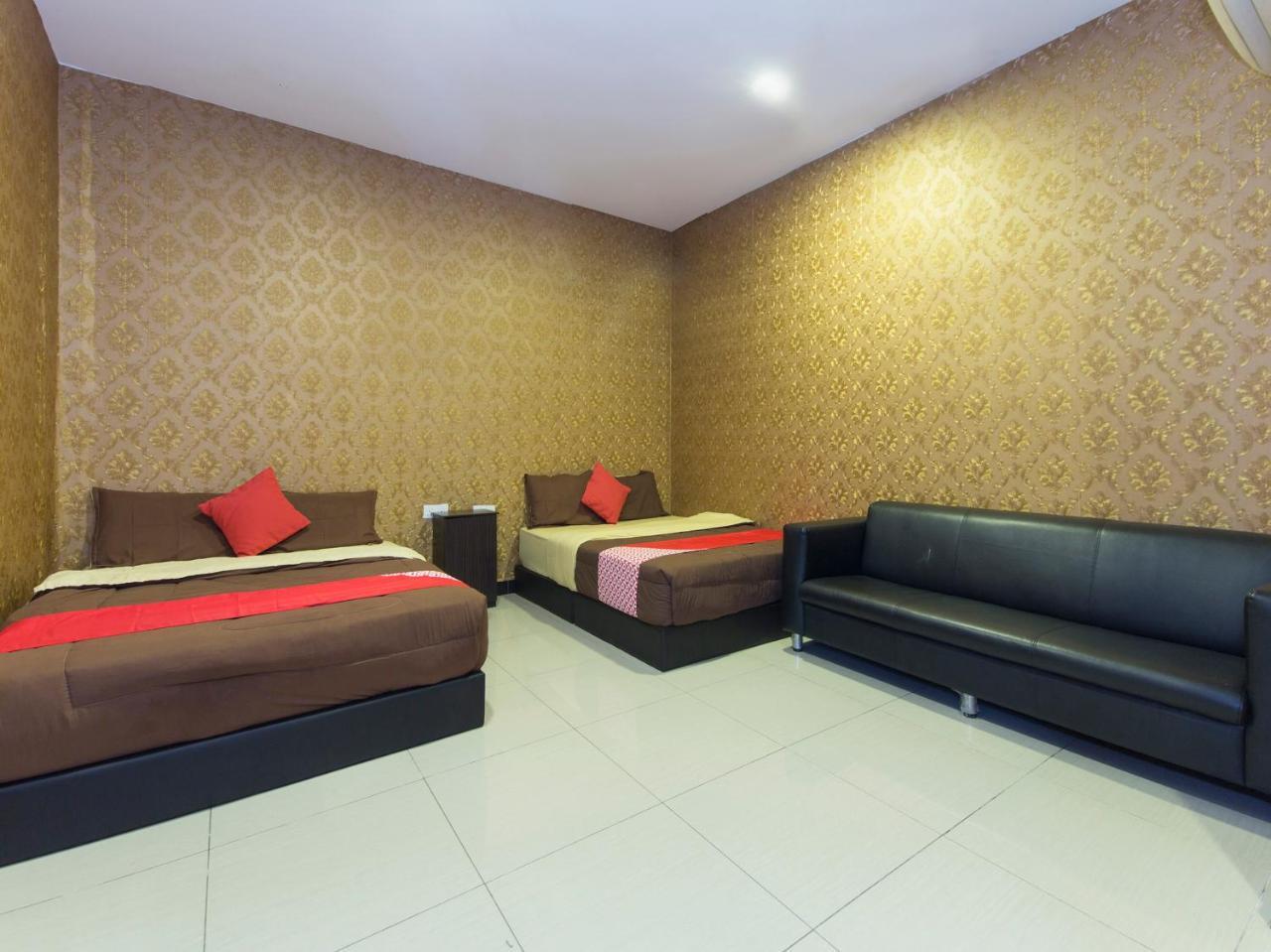 Night Queen Hotel Sepang Exterior photo