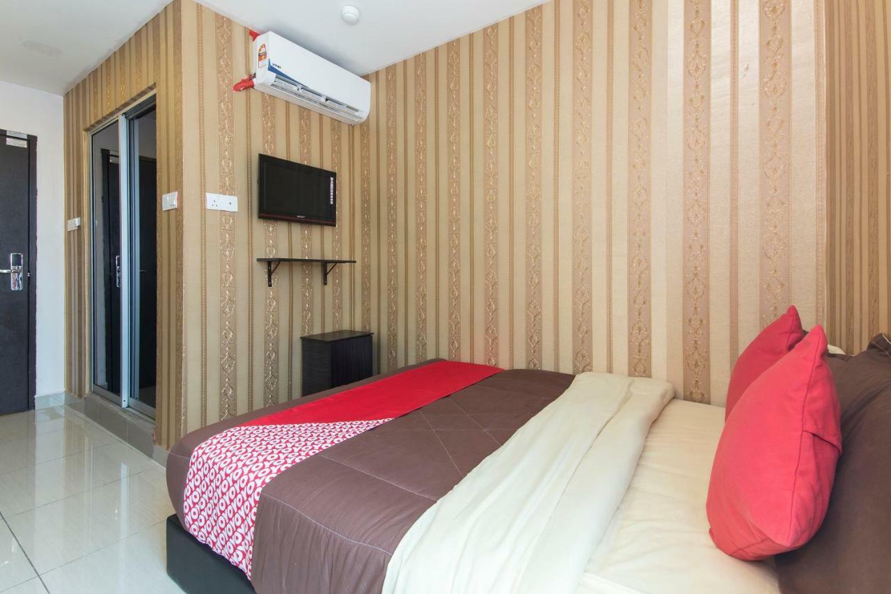 Night Queen Hotel Sepang Exterior photo